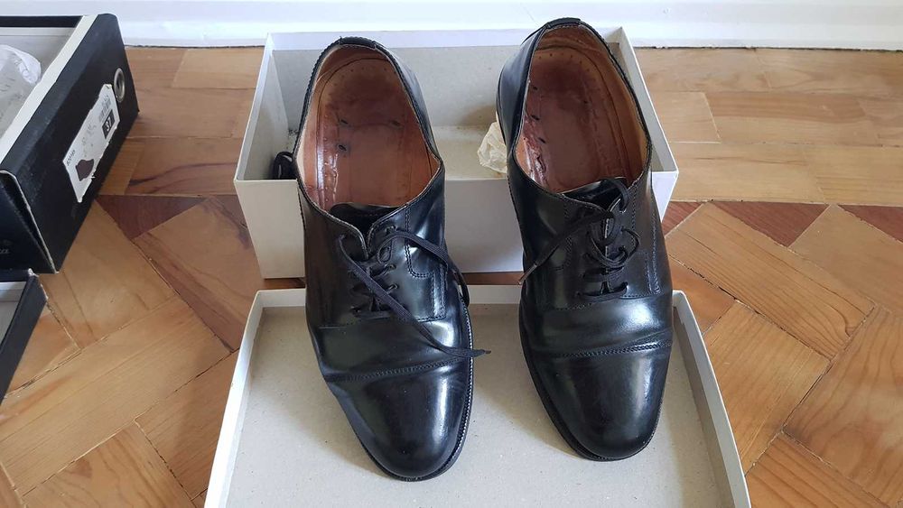 4 pares de calçado (havaianas, botins, sapatos, sapatilhas)