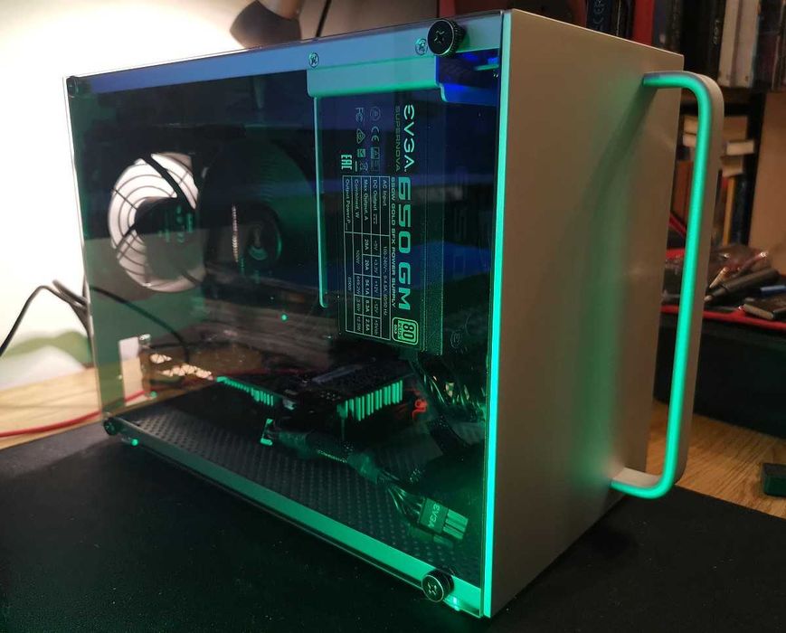 KOMPUTER PC - mały zgrabny SFF A4 aluminium/szkło.