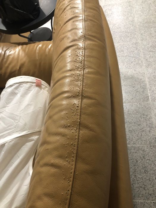 2 sofás amarelos em pele (190cm- 3 pessoas, 150cm- 2 pessoas)
