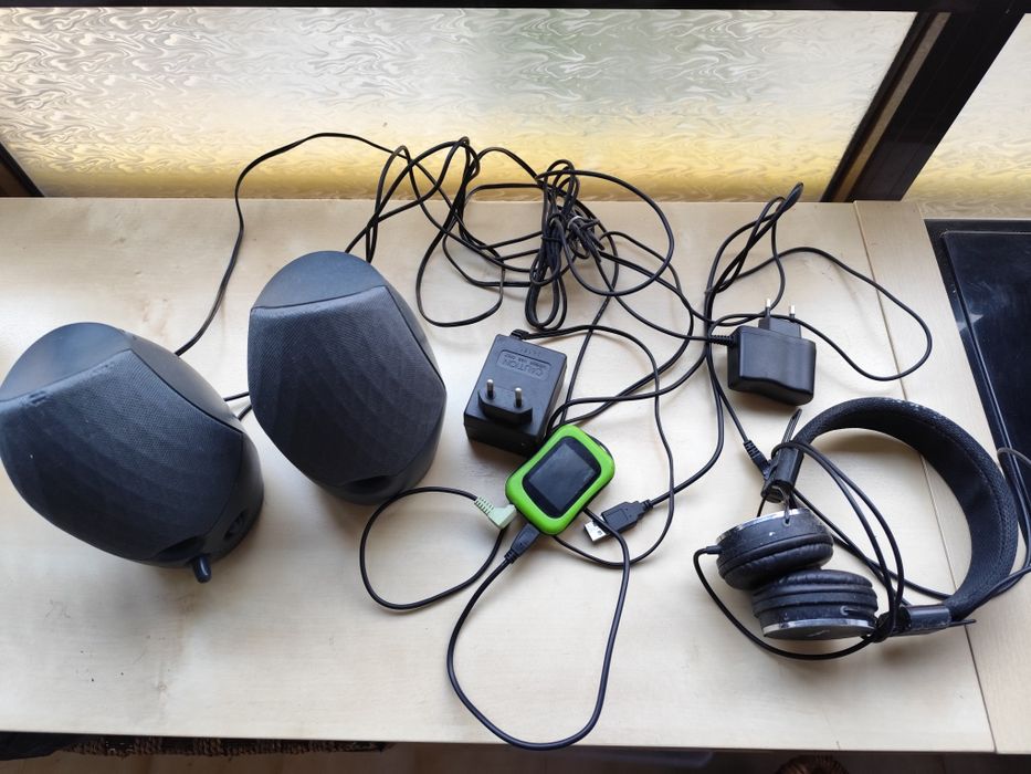 Conjunto coluna de som, fones e Aparelho de música