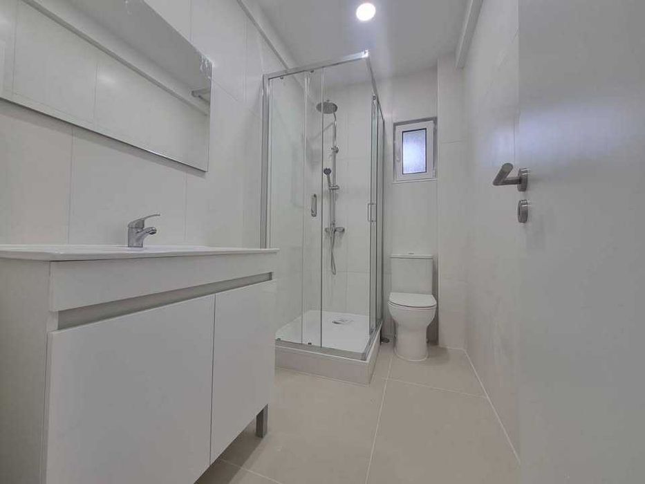 T2 Remodelado no Laranjeiro – Pronto a Habitar