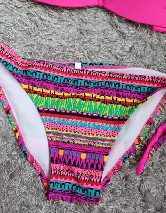 Яскравий купальник