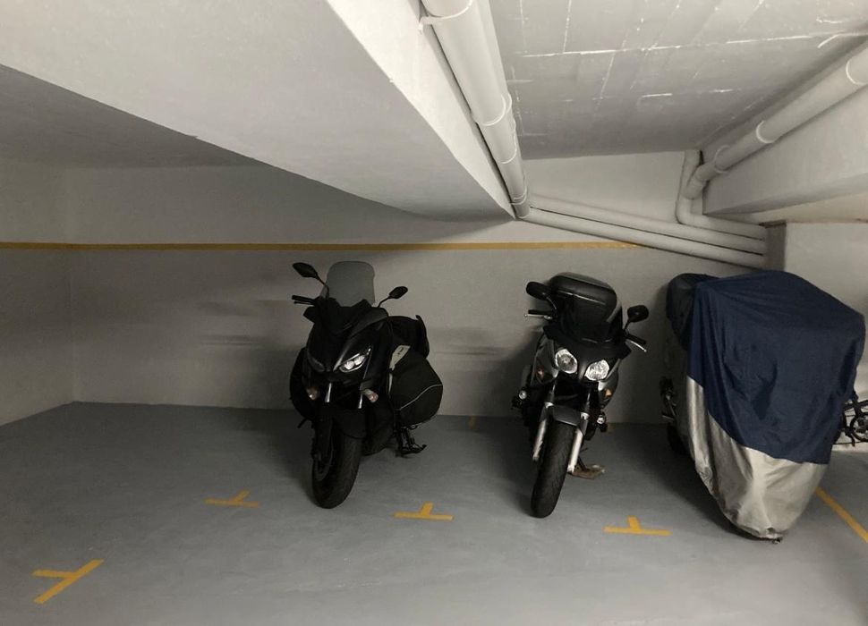 Aluga-se lugae de Garagem Santo Antonio Caparica