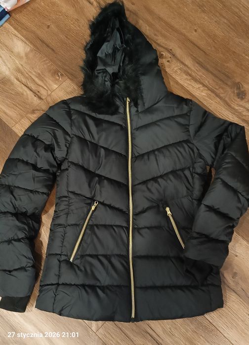 Nowa kurtka S z kapturem