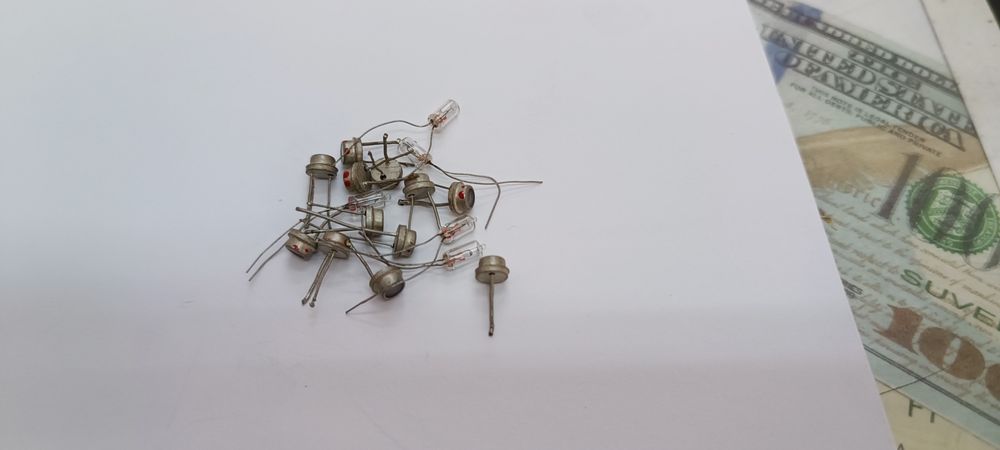 Светодиоды   3Л341А (красн.); 3Л341В (зелён); АЛ102АМ (красн.)