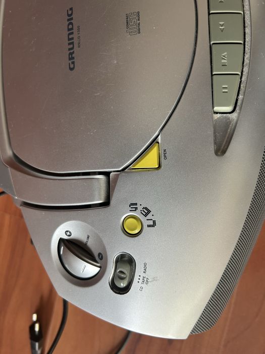 Radiomagnetofon stereo marki Grundig