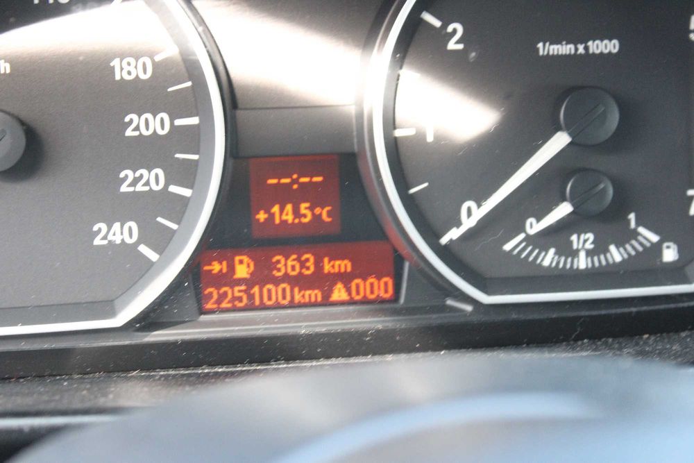 BMW Seria 1 E81 116i Maska Drzwi Klapa 354