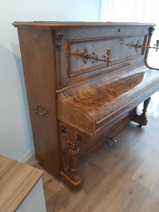 Piano suíço B. Bieger Rorscharch de finais do século XIX