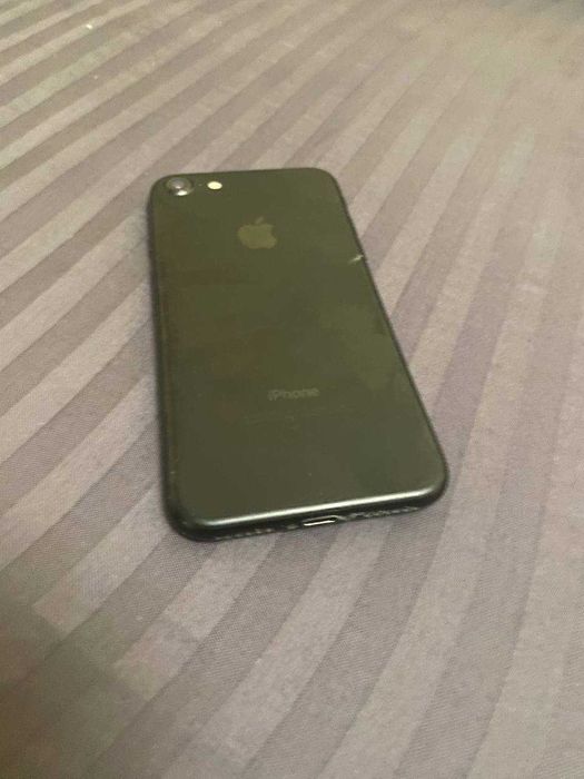 Продам Б/У Iphone 7