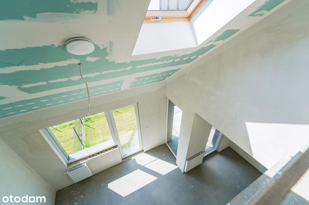 Dwupoziomowy,4-pokojowy apartament z antresolą