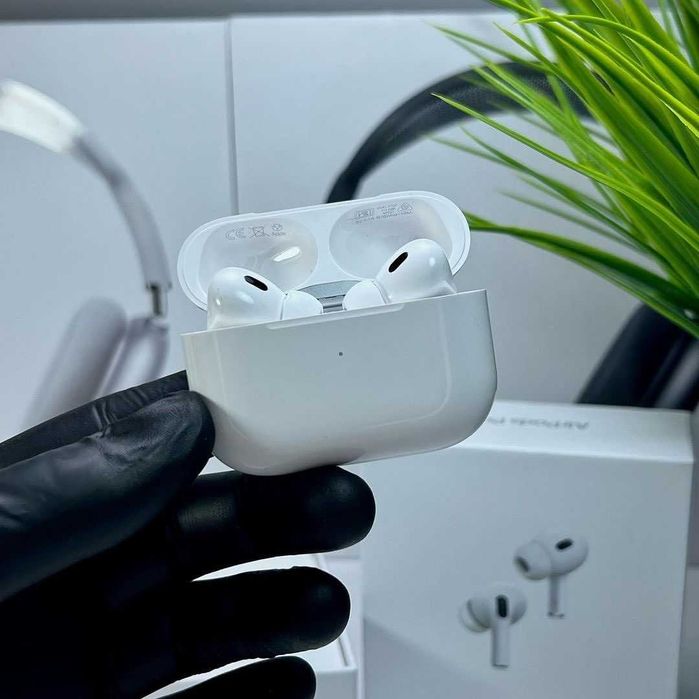 Apple AirPods Pro 2  з активним шумозаглушенням