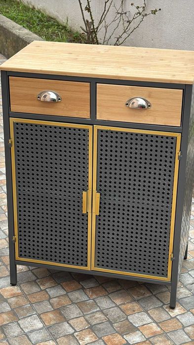 Móvel retrô em metal e madeira