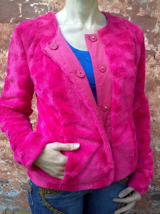 Жакет из искусственного меха. На кнопках.