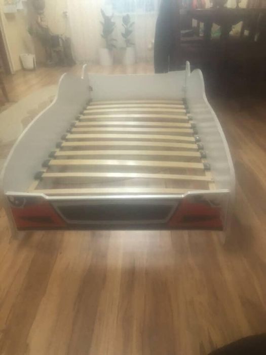 Дитяче ліжко-машина б/у, середній стан + матрац губка