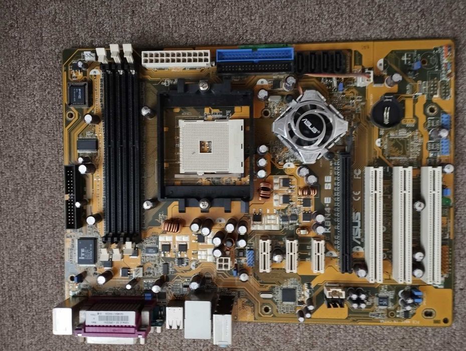 Материнські плати 7 штук.Є багато ще всього