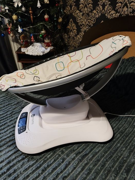 Заколисуючий центр 4moms 4.0