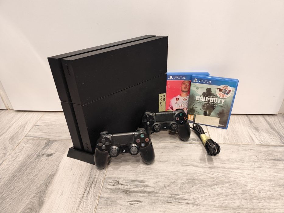 Konsola PS4 FAT 500GB Dwa Pady 1 gra FIFA 2020 słuchawki
