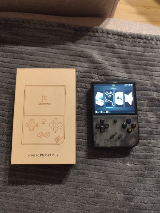 Retro konsola przenośna ambernic RG35XX plus