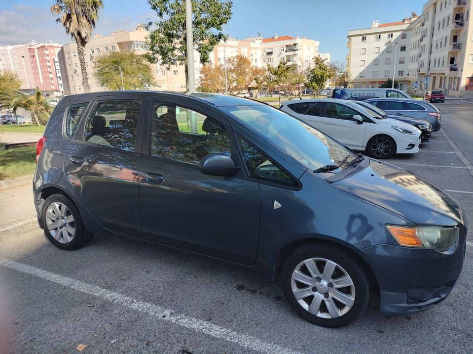 Vendo Mitsubishi Colt de 2010 a gasolina com inspeção e IUC pago — photo 2