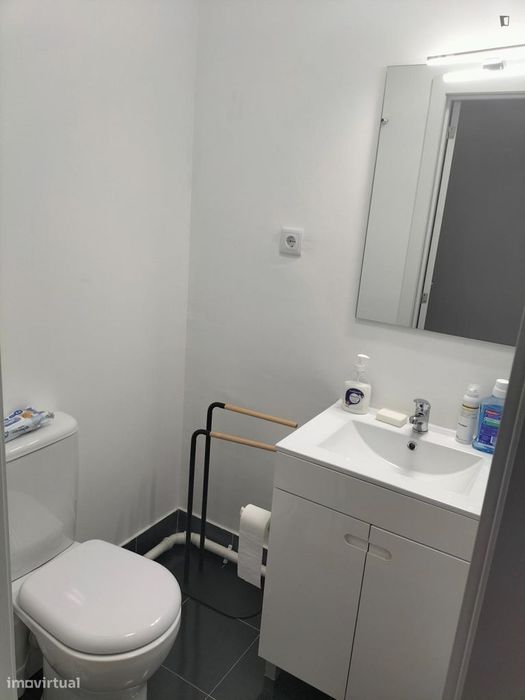 Quarto - localizado em Arroios Lisbon