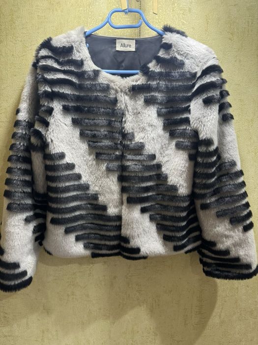 Жіноча шубка стильна і тепла