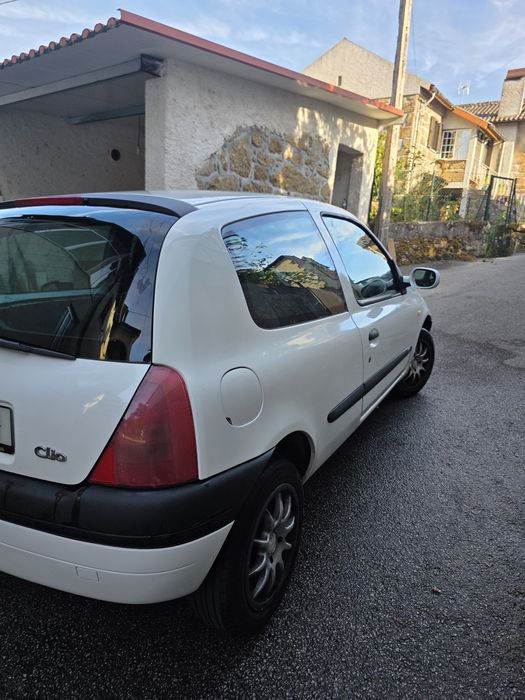 Renault Clio 1.9D 64CV
