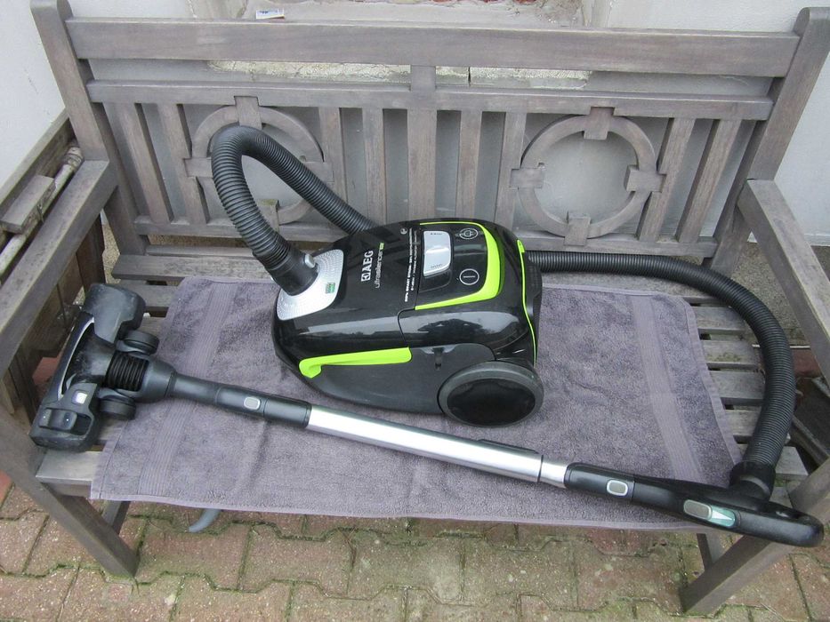 Odkurzacz  workowy AEG Ultrasilencer  1000 watt Max