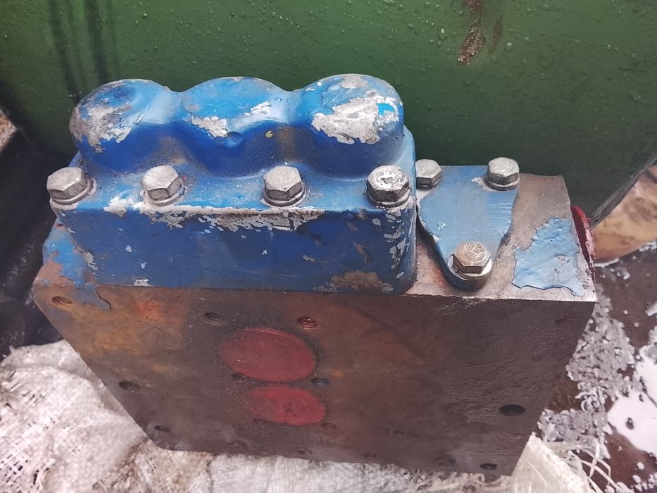 продам распределитель Р100
