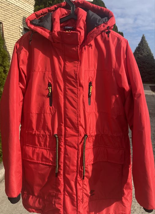 Зимова куртка Umbro червоного кольору S