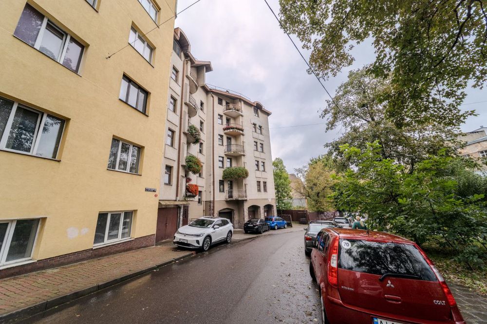 Продаж 5 кімнатної квартири вул. Свєнціцького