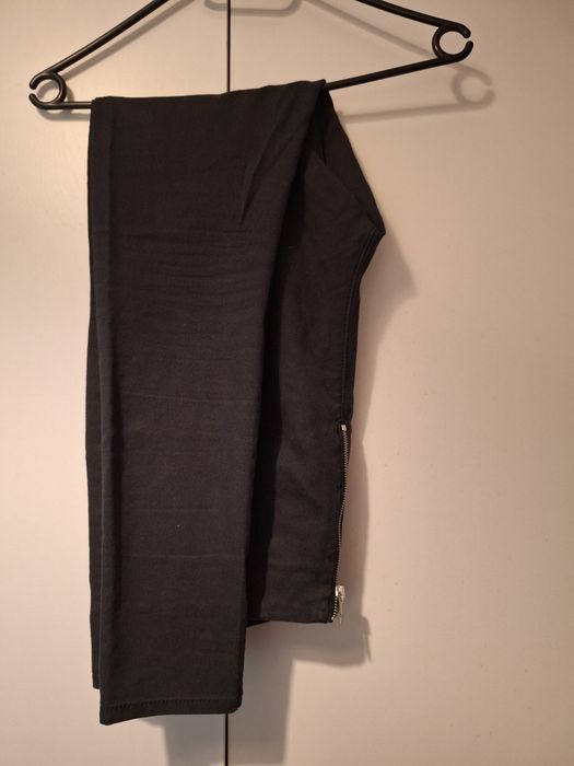 Spodnie damskie z zamkiem