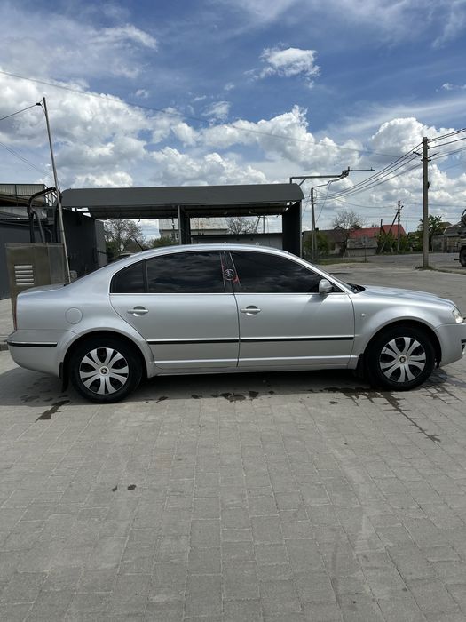 Skoda superb 2003 року 2.5 V6 дизель 3500$
