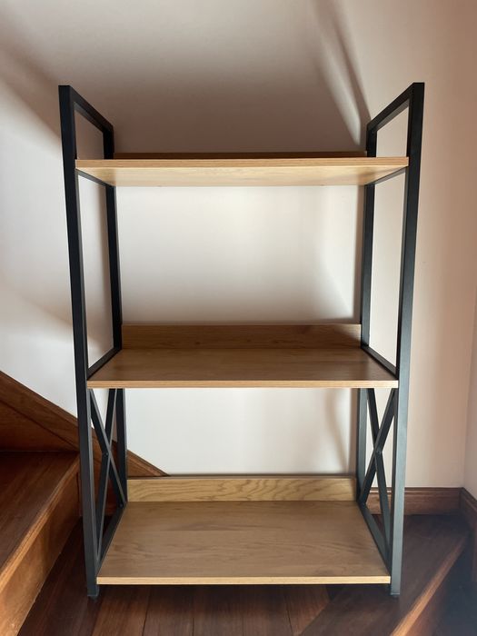 Estante com 3 prateleiras como nova