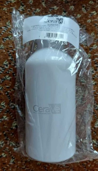 Спортивная бутылка CeraVe для воды