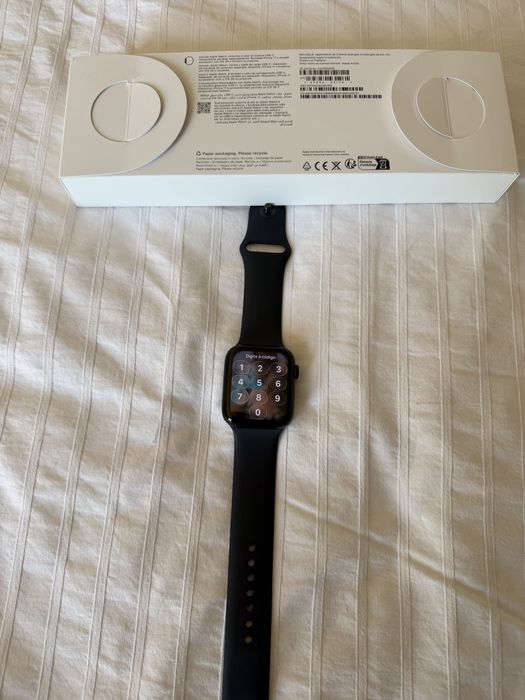 2 Apple Watch SE 3