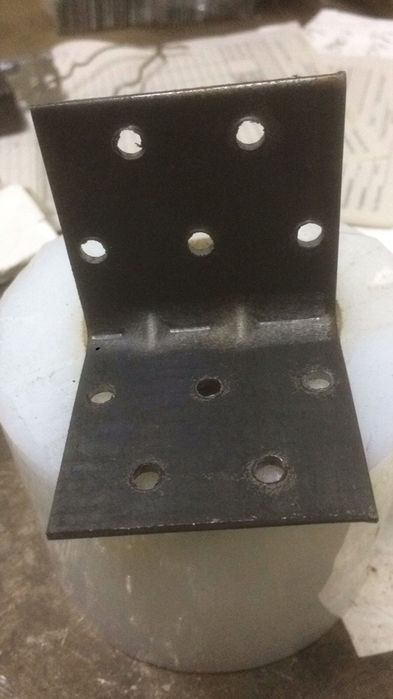 Уголок монтажный перфорированный крепежный кутник металевий пластини