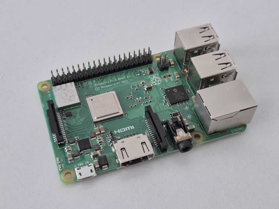 Raspberry PI 3B+ w zestawie z obudową z wbudowanym radiatorem