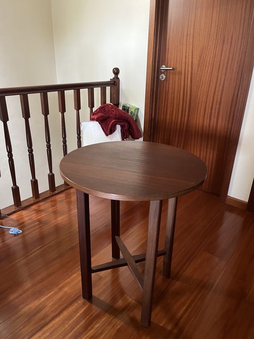 Mesa de apoio em madeira maciça