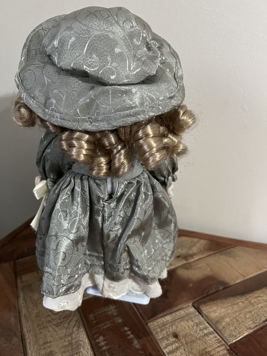 Lalka porcelanowa