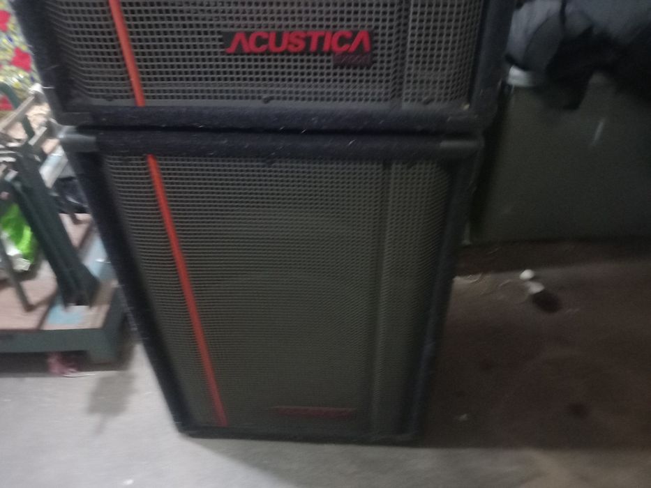 Clunas acústicas.   ,
