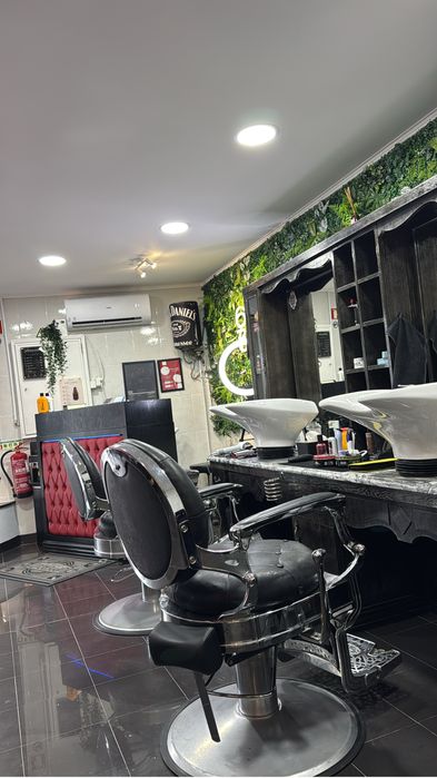 Vendo duas Cadeiras de Barbearia
