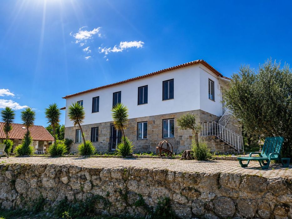 Exceptional Countryhouse Property with Panoramic Mountain Views
