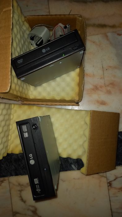 Par de leitores de CD/DVD