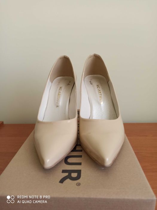 Buty na obcasie, r. 38, beżowe