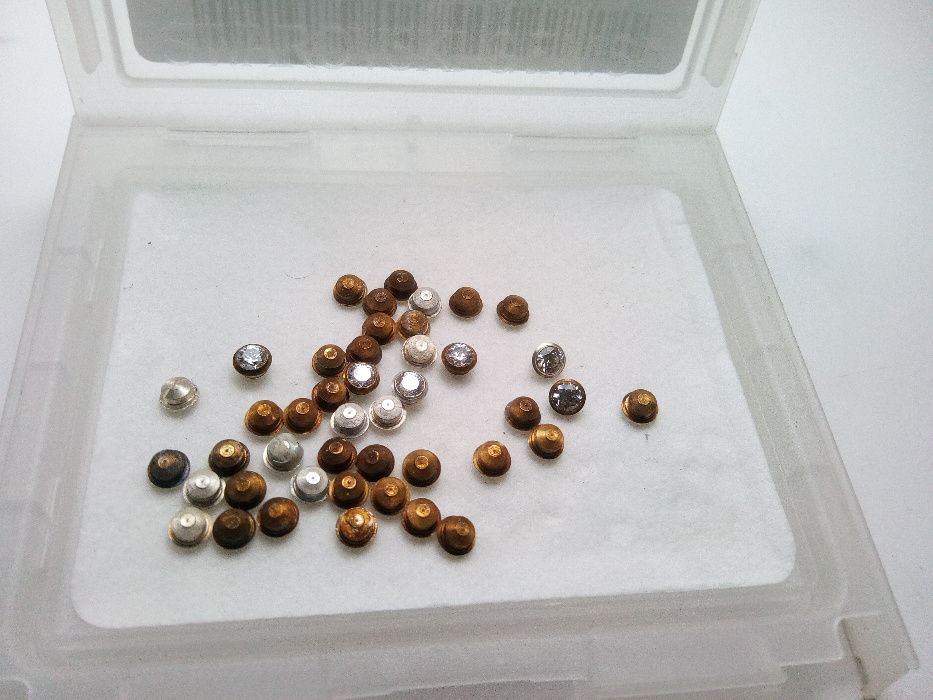 Cristais Swarovski pre-cravaados em prata