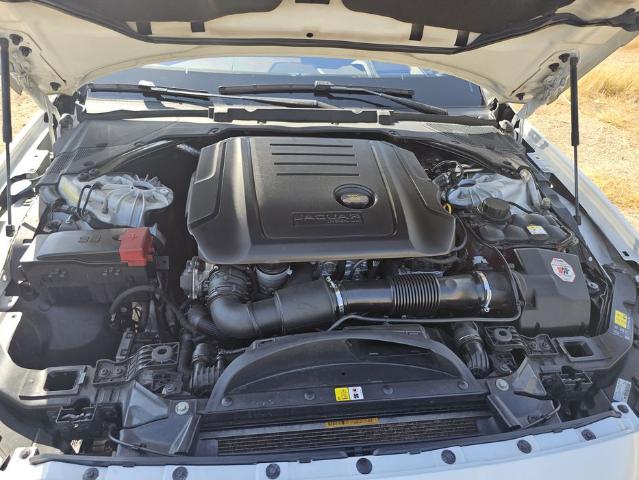 JAGUAR XF Versão R-Sport Piano Black