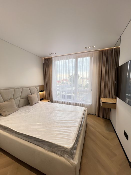 Продаж однокімнатної квартири бізнес-класу в центральній частині Івано-Франківська. Ідеальний 5-й поверх, сучасний житловий комплекс