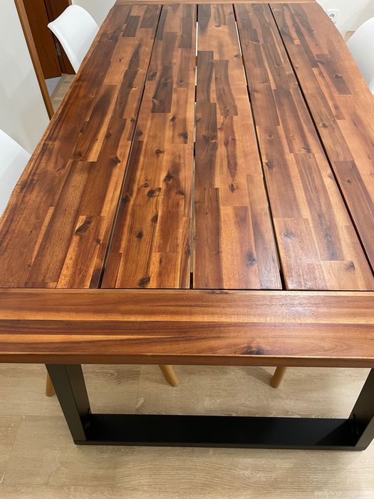Conjunto mesa e cadeiras
