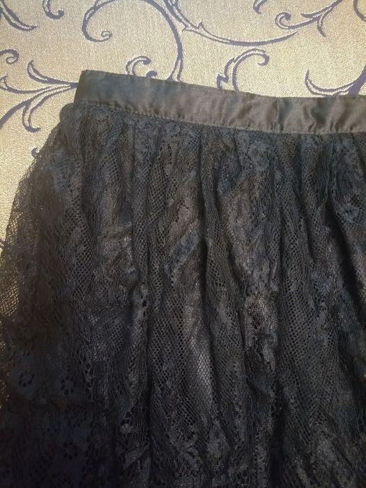 Czarna spódniczka koronkowa 36