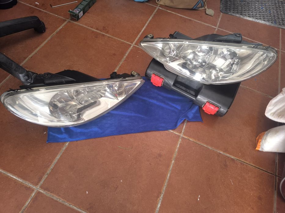 Faróis Peugeot 206
